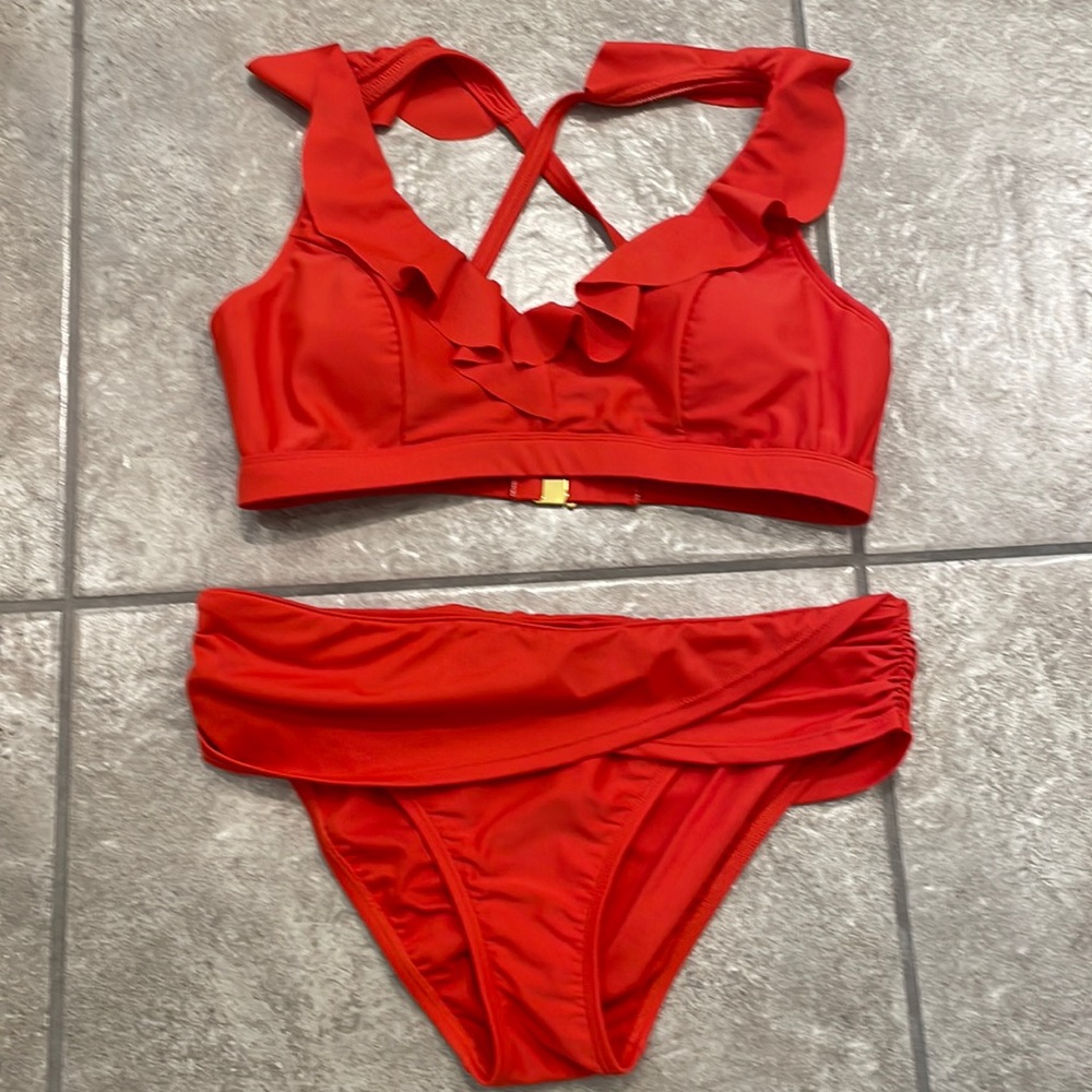 BLEUROD BEATTIE• Bikini size 10/ 38D